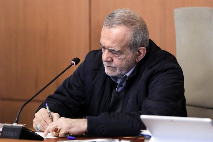 28 de janeiro de 2026, Teerã, Irã: O presidente iraniano MASOUD PEZESHKIAN e seu gabinete se reúnem em Teerã.