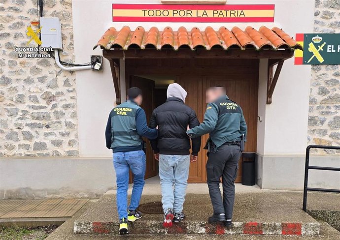 Detenido por varios delitos cometidos en Cervera de Pisuerga (Palencia).