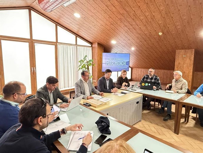 El director general de Ordenación del Territorio y Arquitectura, Javier Rollán, durante la reunión del Comité de Seguimiento del Mar Menor