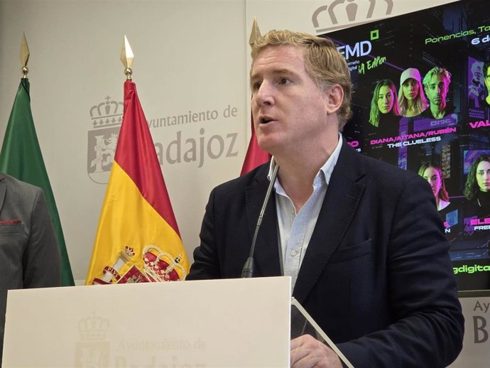 El alcalde de Badajoz, Ignacio Gragera, en rueda de prensa