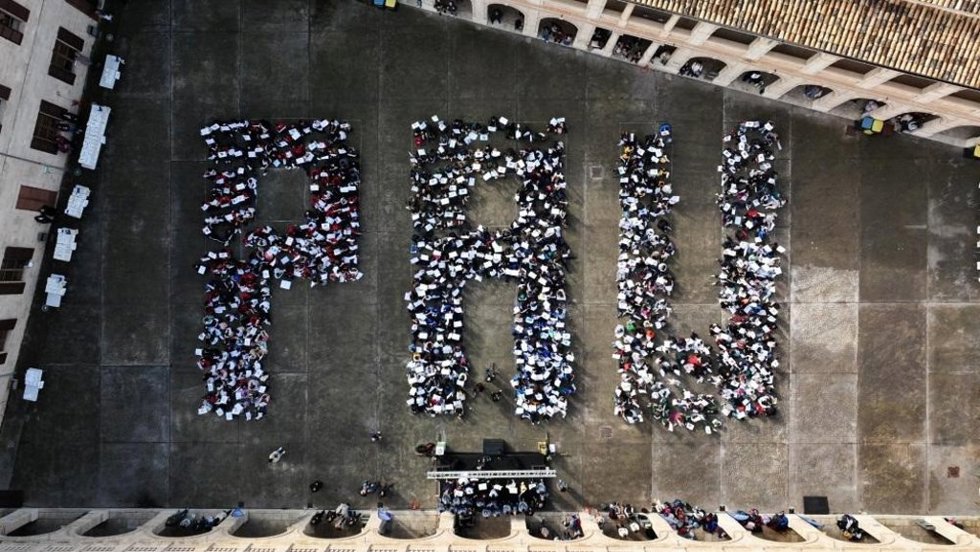 Más de un millar de niños se reúnen en la Misericrdia para celebrar el Día Escolar de la No Violencia y la Paz