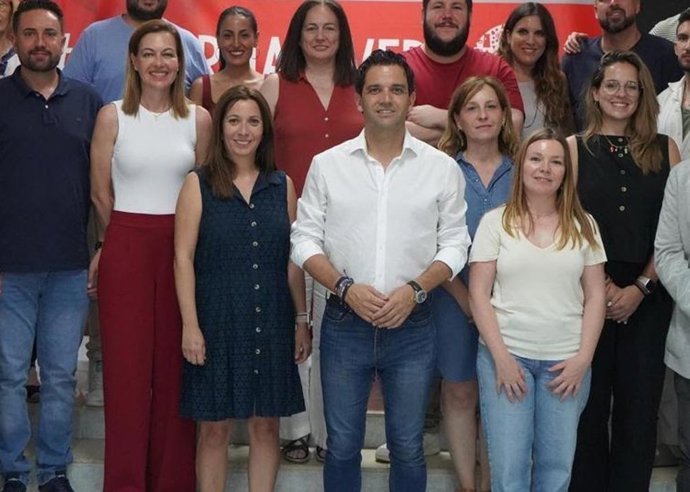 Sonia Borruey y José Antonio Sagredo en el centro de la imagen.