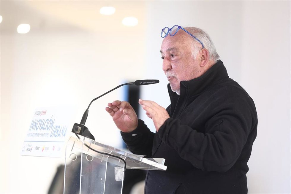 El director general de Tráfico, Pere Navarro, durante la Jornada Innovación Urbana. Movilidad Sostenible y Smart Cities, en el Hotel Eurostars Madrid Tower, a 14 de enero de 2026, en Madrid (España). La jornada ha sido organizada por Europa Press.