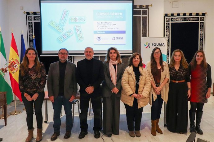 A vicerrectora de Planificación Económica y Estratégica de la Universidad de Málaga, Zaida Díaz, y el director general de la Fguma, Eugenio Luque, presentan la XVI edición de los Cursos online de la Fundación General de la Universidad de Málaga.