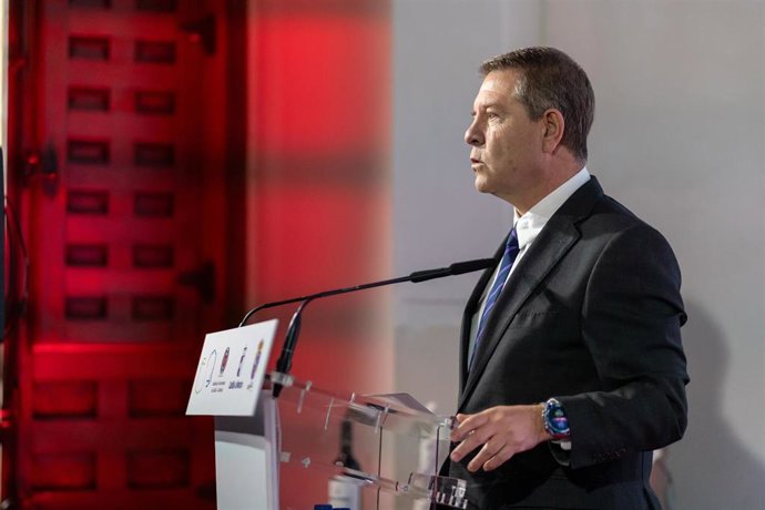 El presidente de Castilla-La Mancha, Emiliano García-Page, entrega los Broches Gastronómicos del Medio Rural.