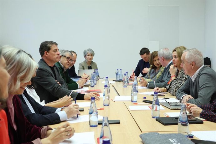 O secretario xeral do PSdeG, José Ramón Gómez Besteiro, preside a interparlamentaria da formación