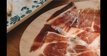 Ni aceite de oliva ni tomate: cuál es el mejor acompañante del jamón ibérico según los chefs