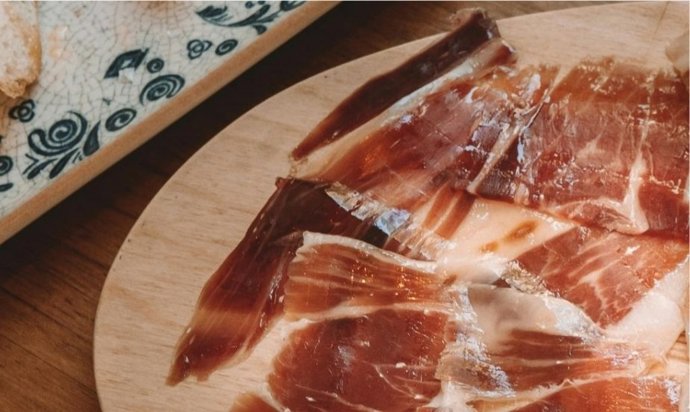 Ni aceite de oliva ni tomate: el ingrediente secreto que potencia el sabor del jamón ibérico