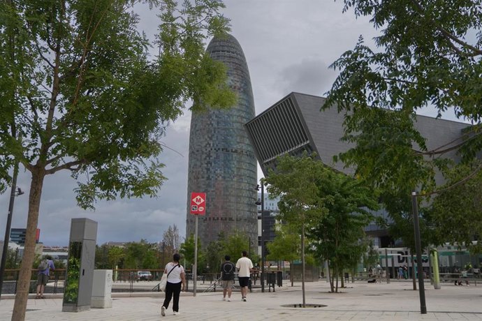 Archivo - Exterior del DHub, a 23 de julio de 2025, en Barcelona, Catalunya (España). Este nuevo vestíbulo permitirá a los visitantes acceder al museo desde la estación de metro de Glòries sin tener que salir a la calle.