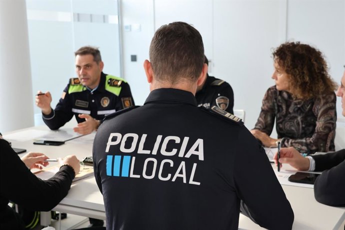 El Govern y el Ayuntamiento de Sant Antoni impulsan un plan específico del programa Fiestas Seguras para el municipio