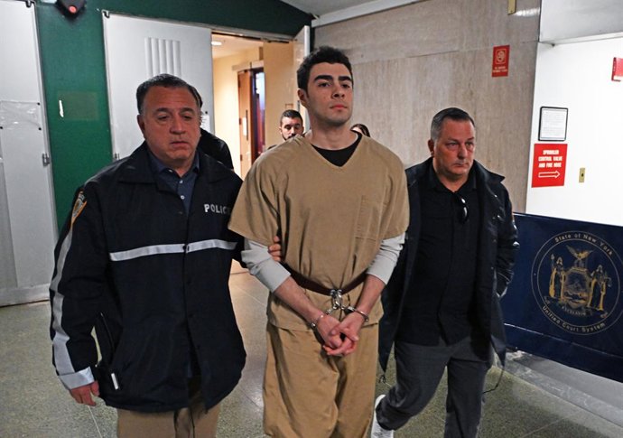 Archivo - Arquivo - 16 de setembro de 2025, Nova York, Nova York, EUA: Luigi Mangione faz uma breve aparição no Tribunal Penal do Estado de Nova York por seu caso de assassinato contra o CEO da United Healthcare. (Foto: Andrea RENAULT / Zuma Press)