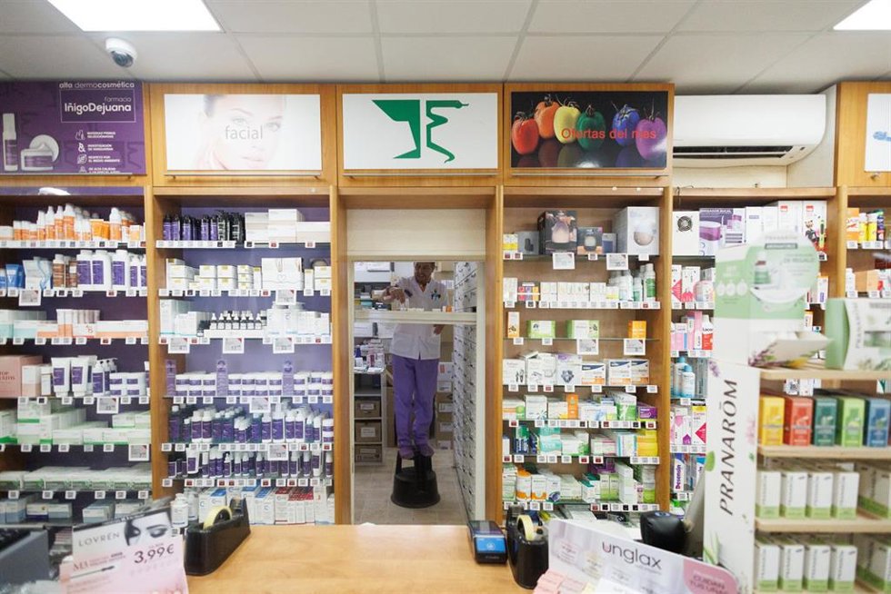 Archivo - Un farmacéutico 