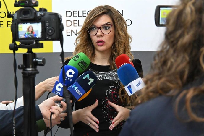 Archivo - La delegada del Gobierno en Melilla, Sabrina Moh, en una imagen de archivo durante una atención a periodistas