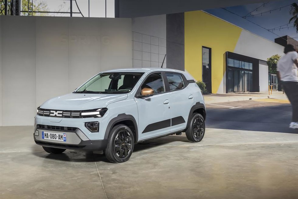 Archivo - Dacia ofrece el Spring con un nuevo color a partir de 2026