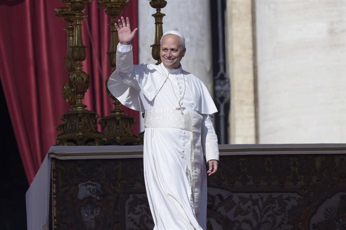 Archivo - El Papa León XIV en la Plaza de San Pedro del Vaticano.