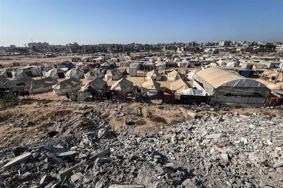 Archivo - Desplazados palestinos en la Franja de Gaza