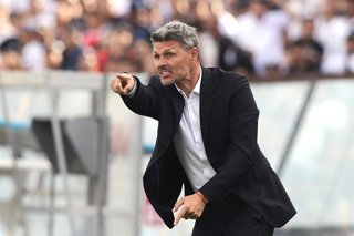 Futbol, Colo Colo vs Audax Italiano Fecha 30, Liga de primera 2025. El entrenador de Colo Colo Fernando Ortiz es fotografiado durante un partido de la liga de primera contra Audax Italiano disputado en el estadio Monumental de Santiago,