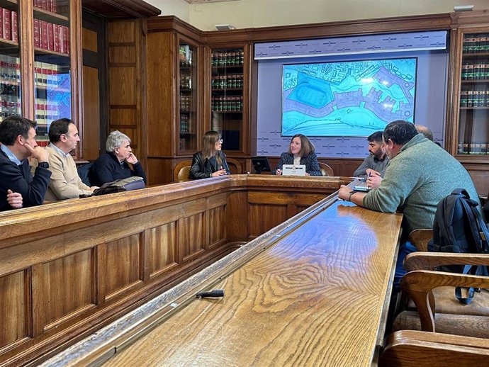 Diputación de Gipuzkoa y Ayuntamiento de Irun pactan el modelo de infraestructura deportiva para Txenperenea