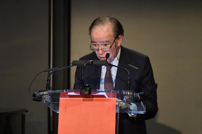 Archivo - El presidente del Teatro Real, Gregorio Marañón y Bertrán de Lis, interviene durante el homenaje a Jerónimo Saavedra, en el Teatro Real, a 18 de diciembre de 2023, en Madrid (España). El Teatro Real ha organizado un acto para rendir homenaje a J