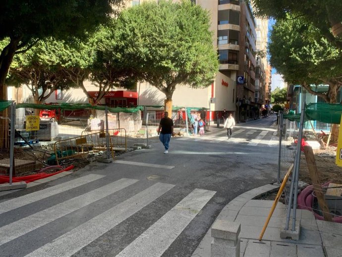 Cruce de la calle General Tamayo con Paseo de Almería durante las obras de remodelación.