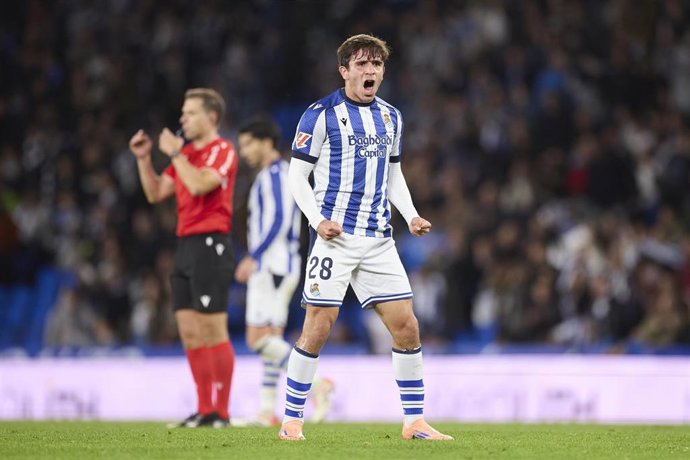 Archivo - Pablo Marín celebra un gol con la Real Sociedad.