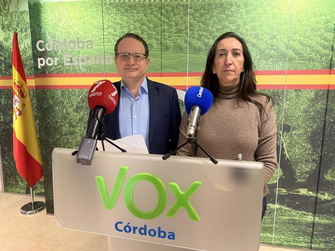 La presidenta de Vox Córdoba, Paula Badanelli, y el diputado nacional de Vox José Ramírez del Río.