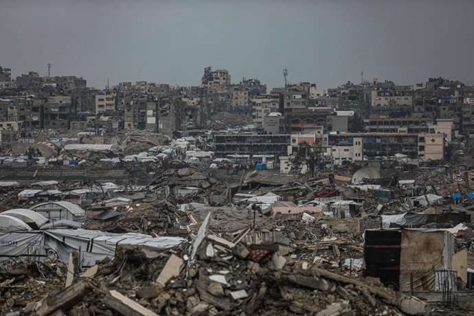 January 19, 2026, Gaza City, Gaza Strip, Palestinian Territory: Displaced Palestinians taking refuge in makeshift tents and heavily damaged schools or houses continue their life amid the ongoing humanitarian crisis due to Israeli blockade in Jabalia camp,