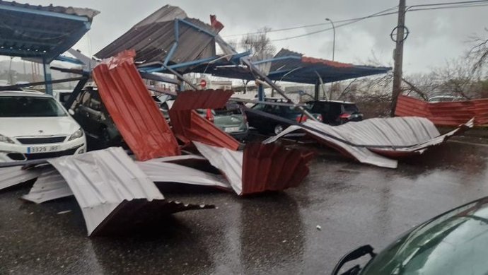 Daños materiales por un tornado en Plasencia
