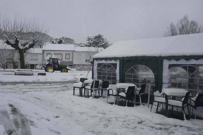 Nevada caída en Montederramo, a 23 de enero de 2026, en Ourense, Galicia (España). La Xunta suspende las clases y la circulación de camiones en gran parte de la provincia por la borrasca Ingrid. En total, la mitad de los ayuntamientos gallegos están afect