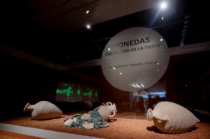 Tesoro de Tomares, un conjunto de diecinueve ánforas repletas de monedas romanas hallado de forma casual el 27 de abril de 2016