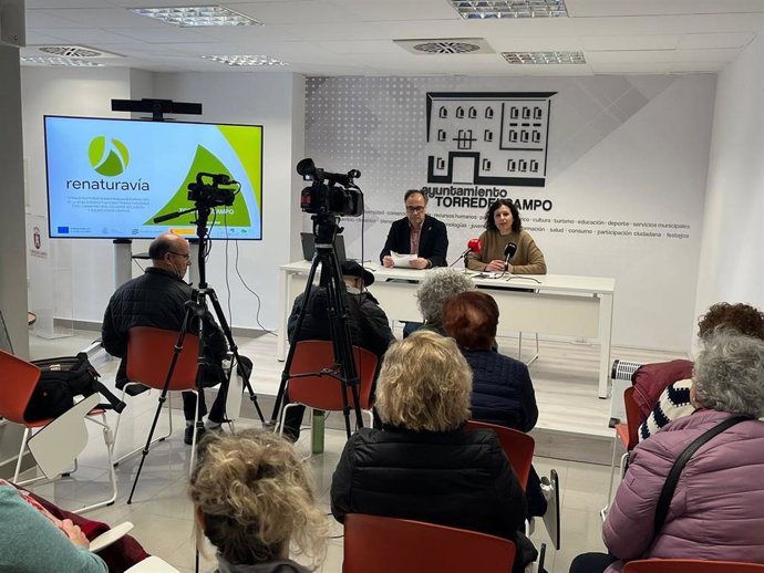 Diputación de Jaén presenta en Torredelcampo el proyecto Renaturavía para mejorar la Vía Verde del Aceite