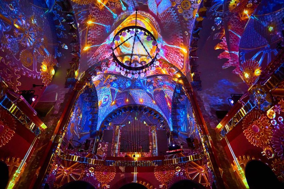 Una iglesia evangélica de Madrid se traslada al río Moldava de Praga a través de un espectáculo de luces y música clásica