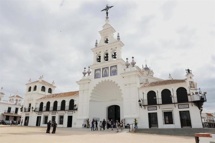 Archivo - Fachada del Santuario de El Rocío.