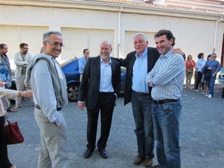 Archivo - Anxo Quintana, exvicepresidente de la Xunta, se dejó fotografiar en la campaña de 2011 con Francisco García. En la foto, en la izquierda, Alfredo Suárez Canal, exconselleiro de Medio Rural en el bipartito.
