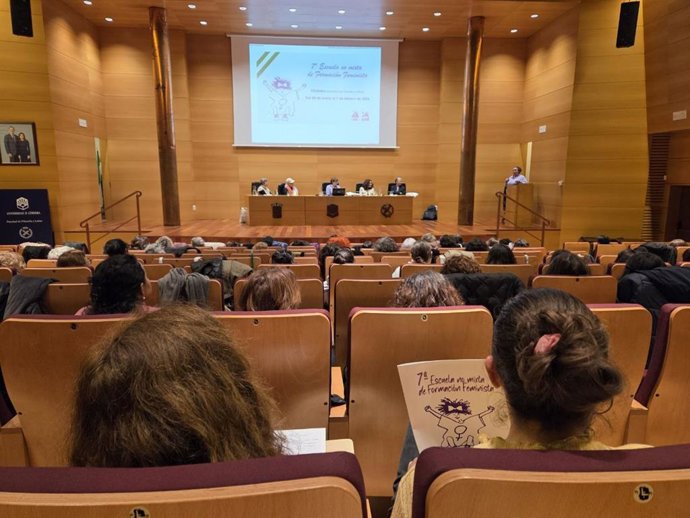 La Facultad de Filosofía y Letras de Córdoba acoge este fin de semana la séptima Escuela no mixta de Formación Feminista, organizada por el Partido Comunista de Andalucía (PCA) y la Unión de Juventudes Comunistas de España (UJCE)