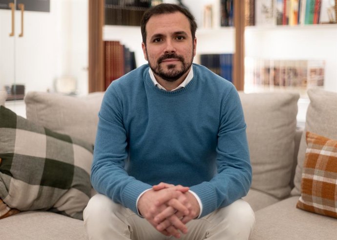 O ex-ministro do Consumo e coordenador federal da Izquierda Unida, Alberto Garzón, durante uma entrevista para a Europa Press, no Hotel Casa de las Artes Meliá Collection, em 28 de janeiro de 2026, em Madri (Espanha).