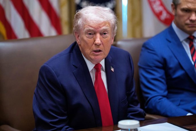 29 de janeiro de 2026, Washington, Distrito de Columbia, EUA: O presidente dos Estados Unidos, Donald J. Trump, durante uma reunião do gabinete na Sala do Gabinete da Casa Branca, em Washington, DC, EUA, na quinta-feira, 29 de janeiro de 2026.