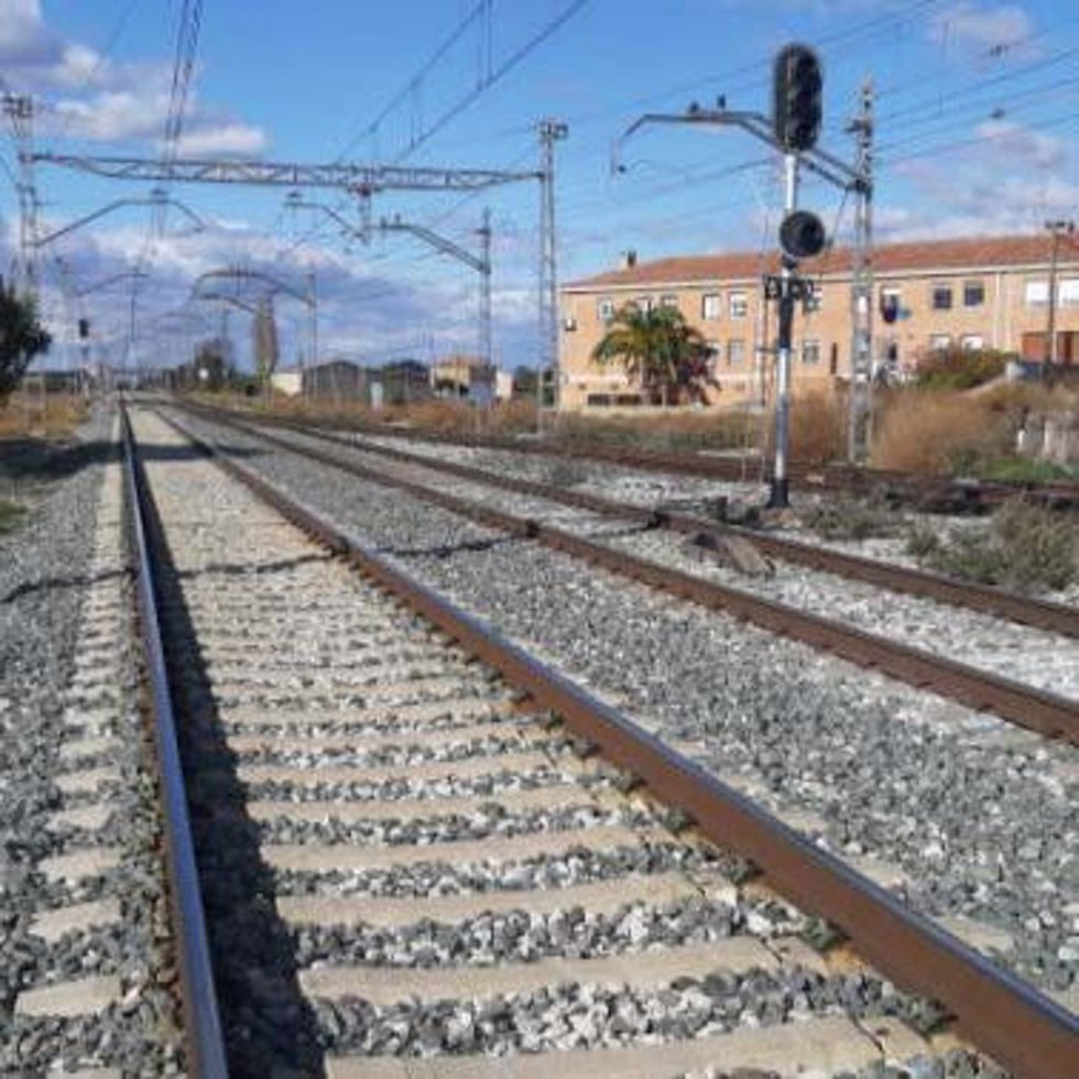 Archivo - Imagen de archivo de línea ferroviaria.