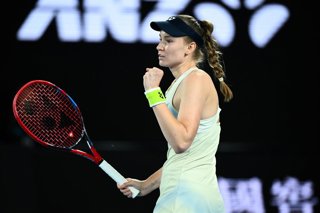 31 January 2026, Australia, Melbourne: Kazakhstani tennis player Elena Rybakina in action against Belarus' Aryna Sabalenka during their women's singles final match on day 14 of the Australian Open tennis tournament at Melbourne Park. Photo: Joel Carrett/A