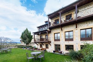 Archivo - La provincia de Segovia supera por primera vez el millón de pernoctaciones hoteleras en un "intenso" año turístico