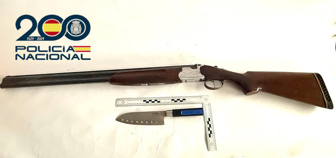 Una escopeta y un cuchillo intervenidos en la trifulca de Verge de Lluc. 