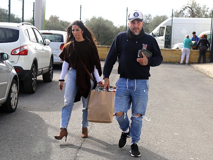Archivo - (Foto De ARCHIVO) Kiko Rivera Y Lola Su Salida De Una Tienda De Pirotecnia, A 31 De Diciembre De 2025, En Umbrete (Sevilla, España).     31/12/2025