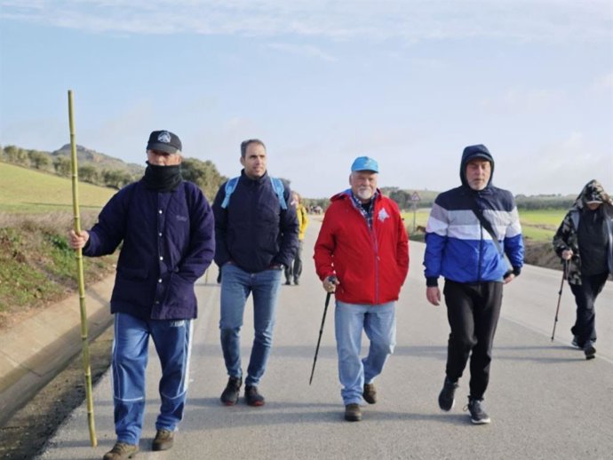 El coordinador general de IU Andalucía y diputado en el Congreso, Toni Valero, y el secretario general del PCA y candidato por Málaga en las próximas elecciones autonómicas, Ernesto Alba, en la IV Marcha de 'Las Huías' en Málaga.