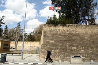 Archivo - April 1, 2023, Nicosia, Nicosia, Cyprus: A man walks under the flags of Turkey and the so called "Turkish Republic of Northern Cyprus", near the Paphos Gate. The Ministry of Foreign Affairs of Cyprus made a statement concerned for works inside t