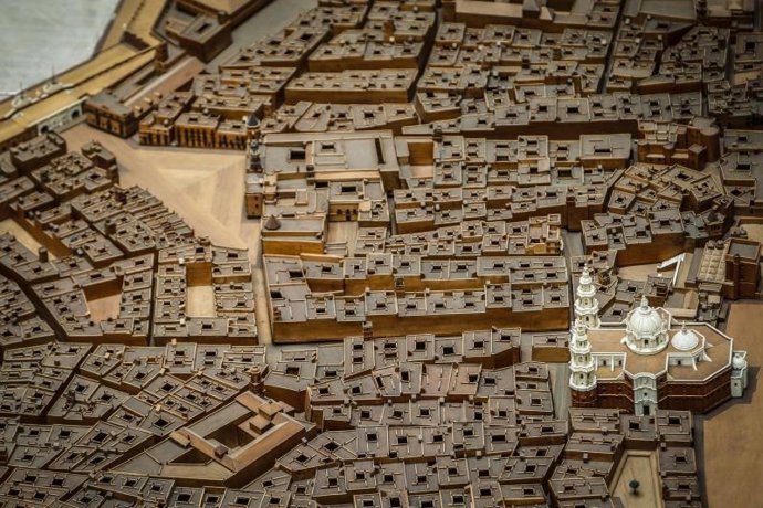 Ayuntamiento licita una mesa interactiva para divulgar la Maqueta de Cádiz en el Museo de las Cortes