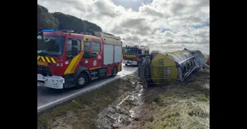 Muere el conductor de un camión cisterna tras volcar en Aldeamayor de San Martín (Valladolid)