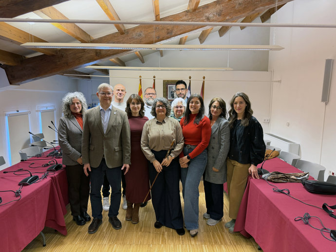 La nueva alcaldesa de Ciutadella, Maria Jesús Bagur, junto al equipo de gobierno.