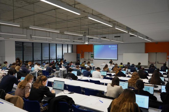 En la imagen, una de las aulas habilitadas para realizar la prueba de admisión en el Campus de Sevilla.