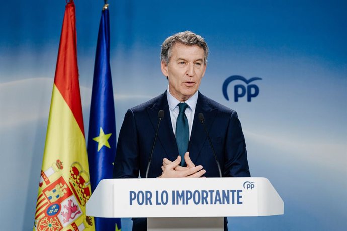 O presidente do Partido Popular, Alberto Núñez Feijóo, durante uma coletiva de imprensa na sede do PP, em 23 de janeiro de 2026, em Madri (Espanha). Feijóo informou sobre a reunião realizada pelo PP para acompanhar os acidentes ferroviários.