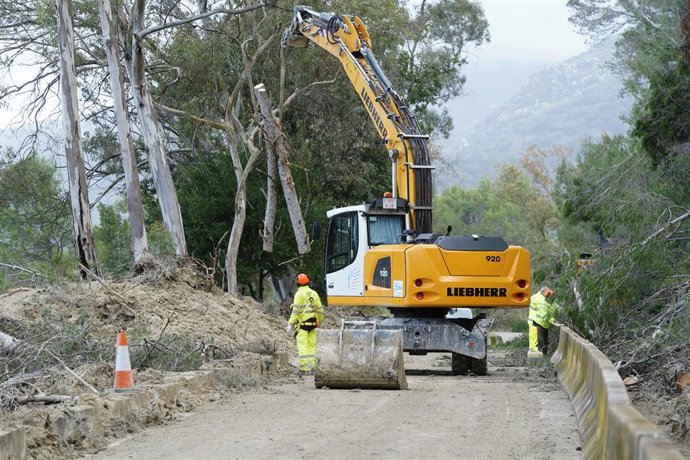 La consejera de Fomento, Articulación del Territorio y Vivienda de la Junta de Andalucía, Rocío Díaz, visita la carretera de acceso a Benamahoma (A-372), a 31 de enero de 2026 en Benamahoma (Cádiz, Andalucía, España). 